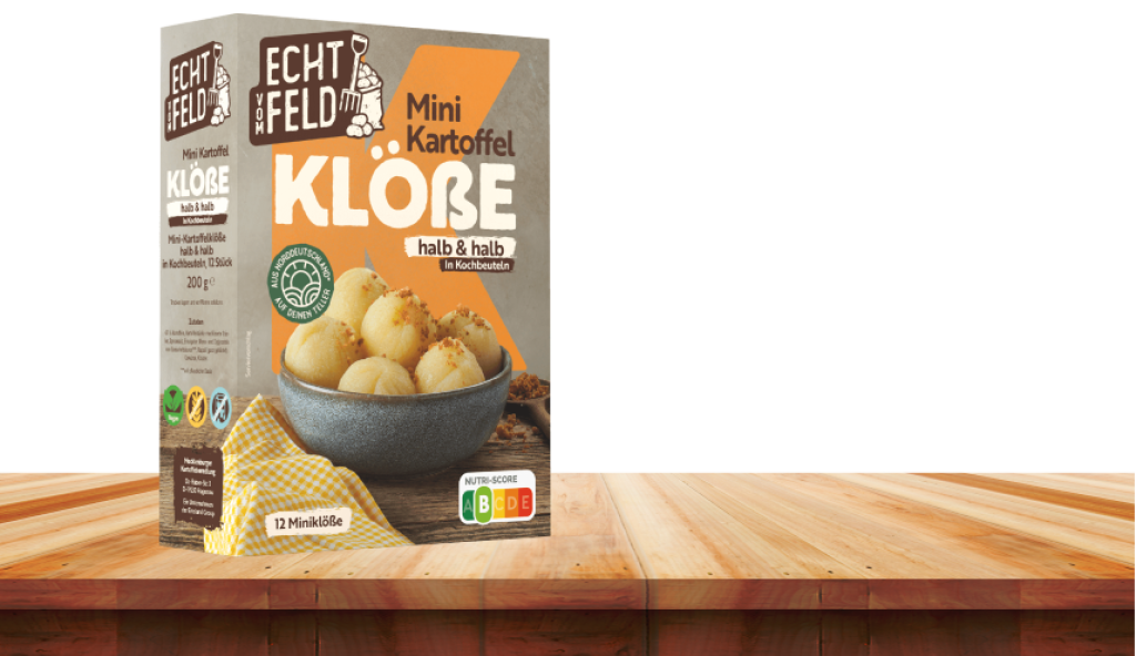 Eine Packung Mini Kartoffelklöße halb & halb von Echt vom Feld auf einem Holzbrett stehend.