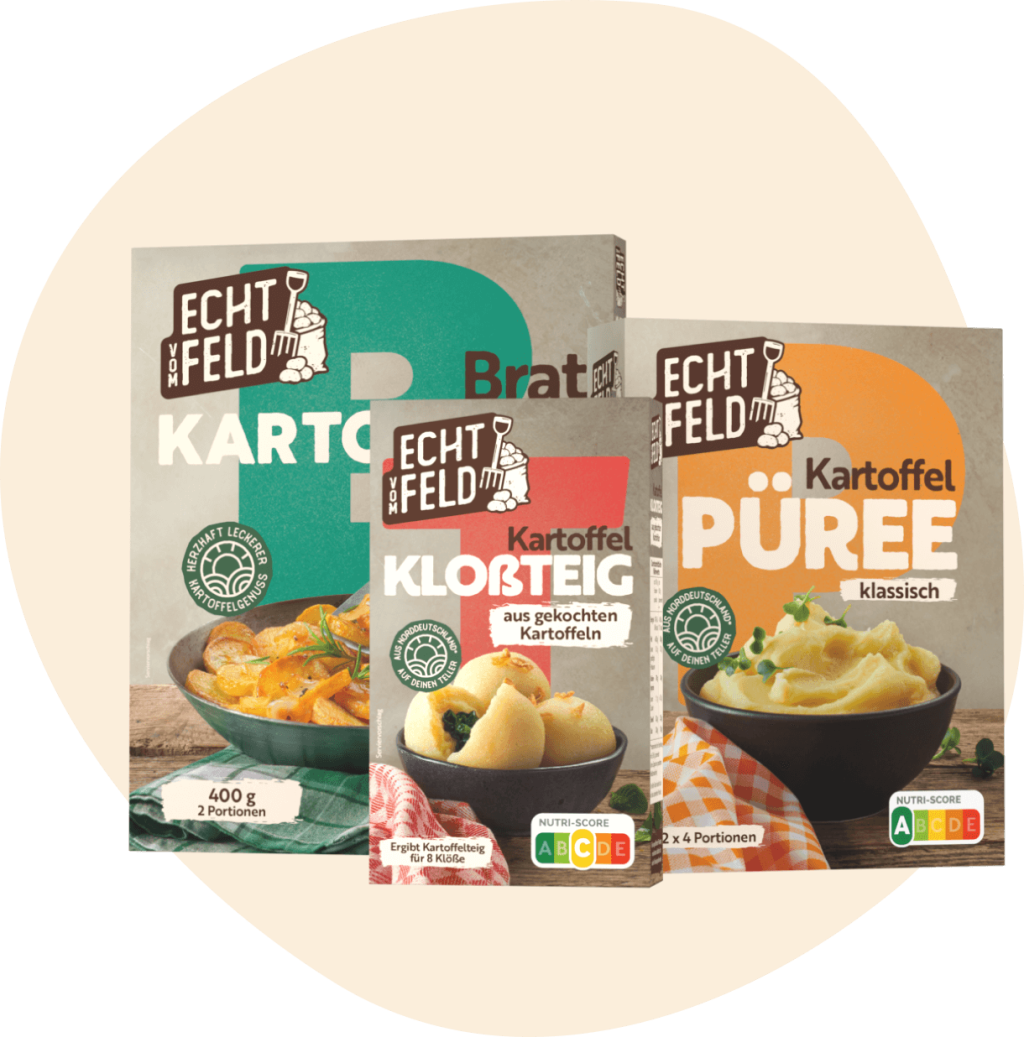 Drei Kartoffelprodukte von Echt vom Feld auf beigem Hintergrund.