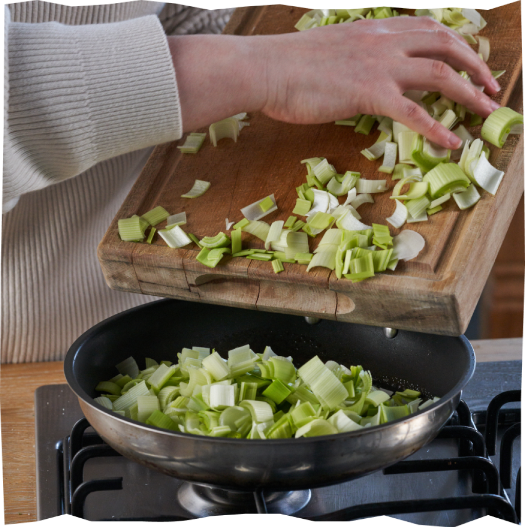 Lauch anschwitzen mit Knoblauch.