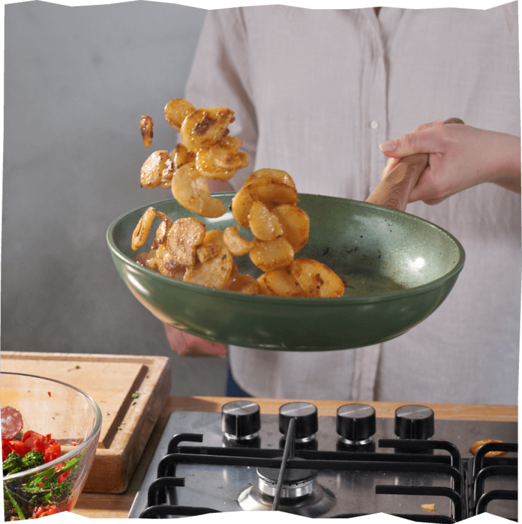 Echt vom Feld Bratkartoffelsalat, Schritt 2, Anbraten der Bratkartoffeln.