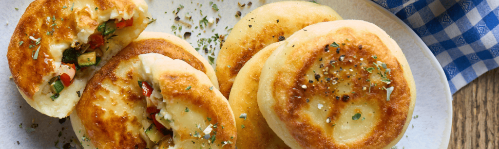 Gefüllte Kartoffelküchlein mit würziger Füllung.