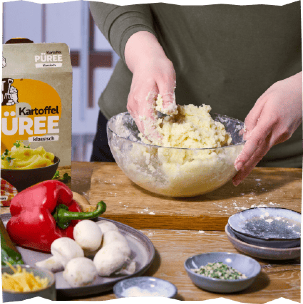 Echt vom Feld Kartoffelpürree für gefüllte Kartoffelküchlein zubereiten.