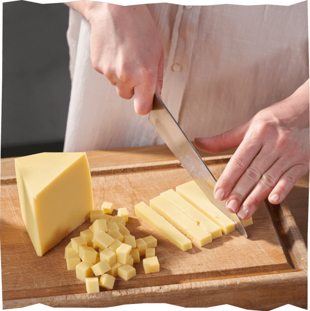 Echt vom Feld Bubble-Bread, Ofenbrot, Kartoffelbrot mit Käse und Kräutern, Schritt 4, Bergkäse würfeln.